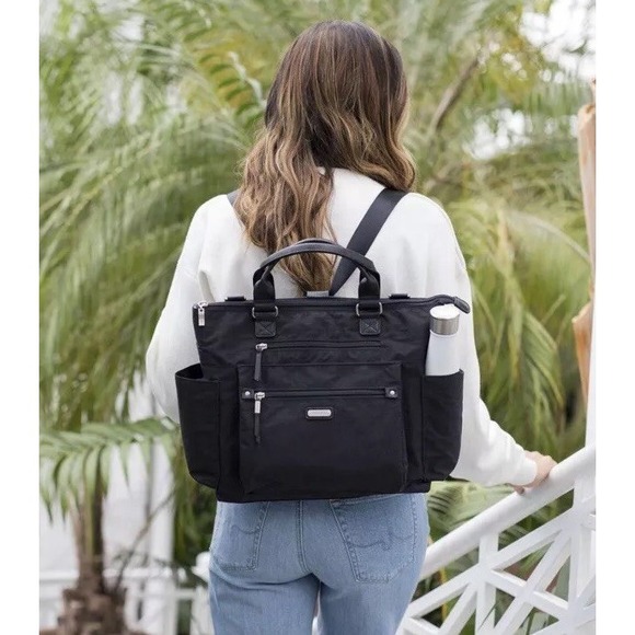 lululemon belt bag white and gold Lululemon Everywhere Belt Bag 1L Striped Wordmark (Coconut/Red/Gold) 3,500  pesos